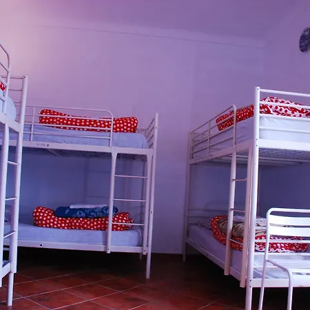 Alojamento de Acomodação e Pequeno-almoço Patio 19 2*